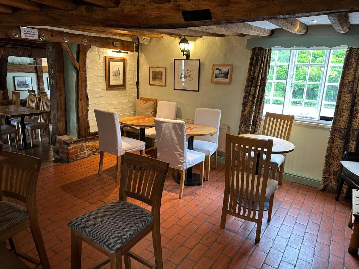The Hardinge Arms 3*